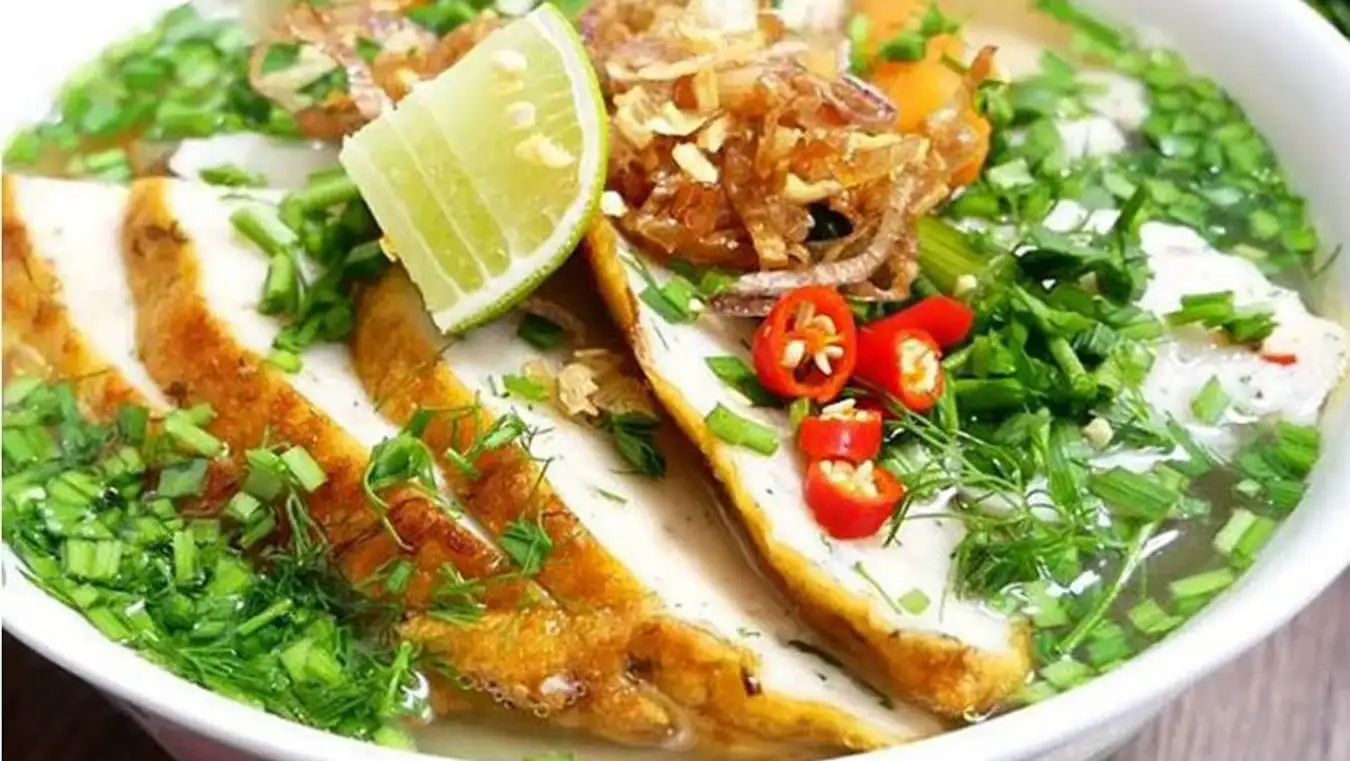 Bánh canh chả cá Lagi - đặc sản tại Lagi
